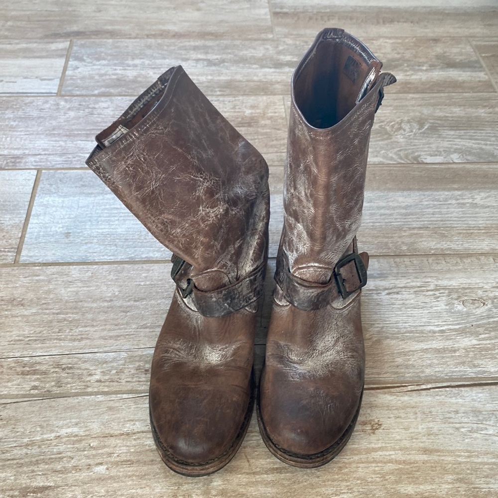 Frye Veronica short leather boots size 7